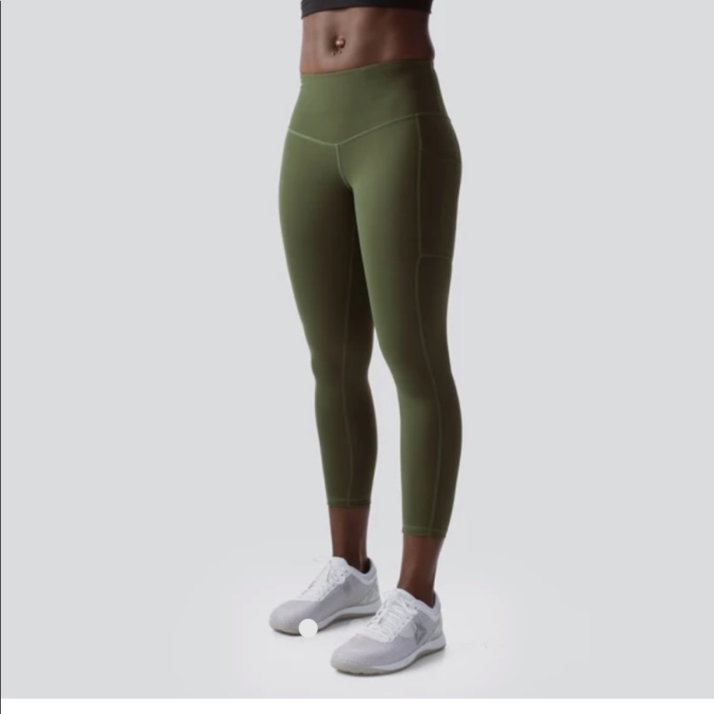 Born Primitive Tactical Green Capri leggings w/ Pocket for phone medium